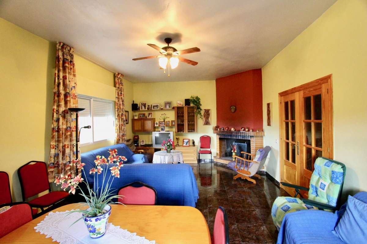 Fantastic villa at Cañadas de San Pedro just around 16km from Murcia city and 30min drive away from the lovely beaches of Mar Menor