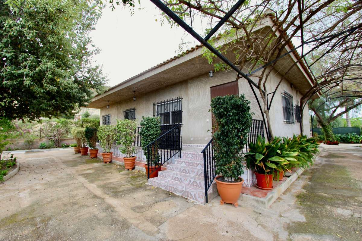 Bedroom in villa for sale in Canadas De San Pedro