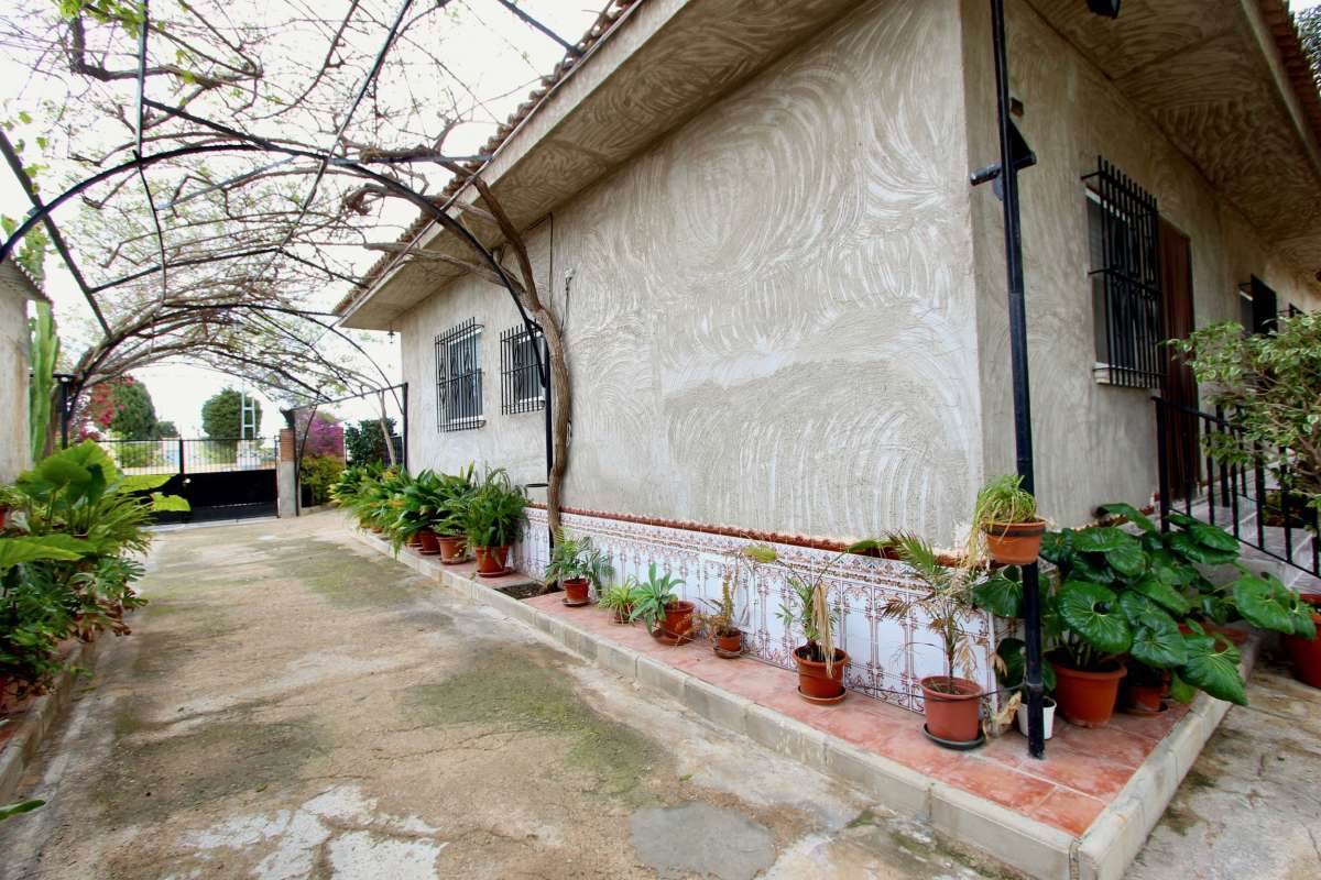 Pool area in villa for sale in Canadas De San Pedro