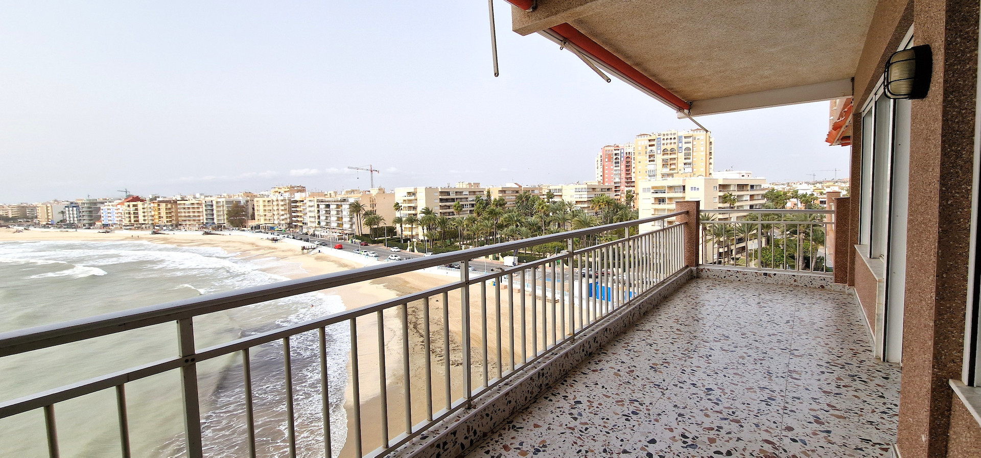 This stunning frontline two-bedroom apartment in Playa de Los Locos is located on the 6th floor and