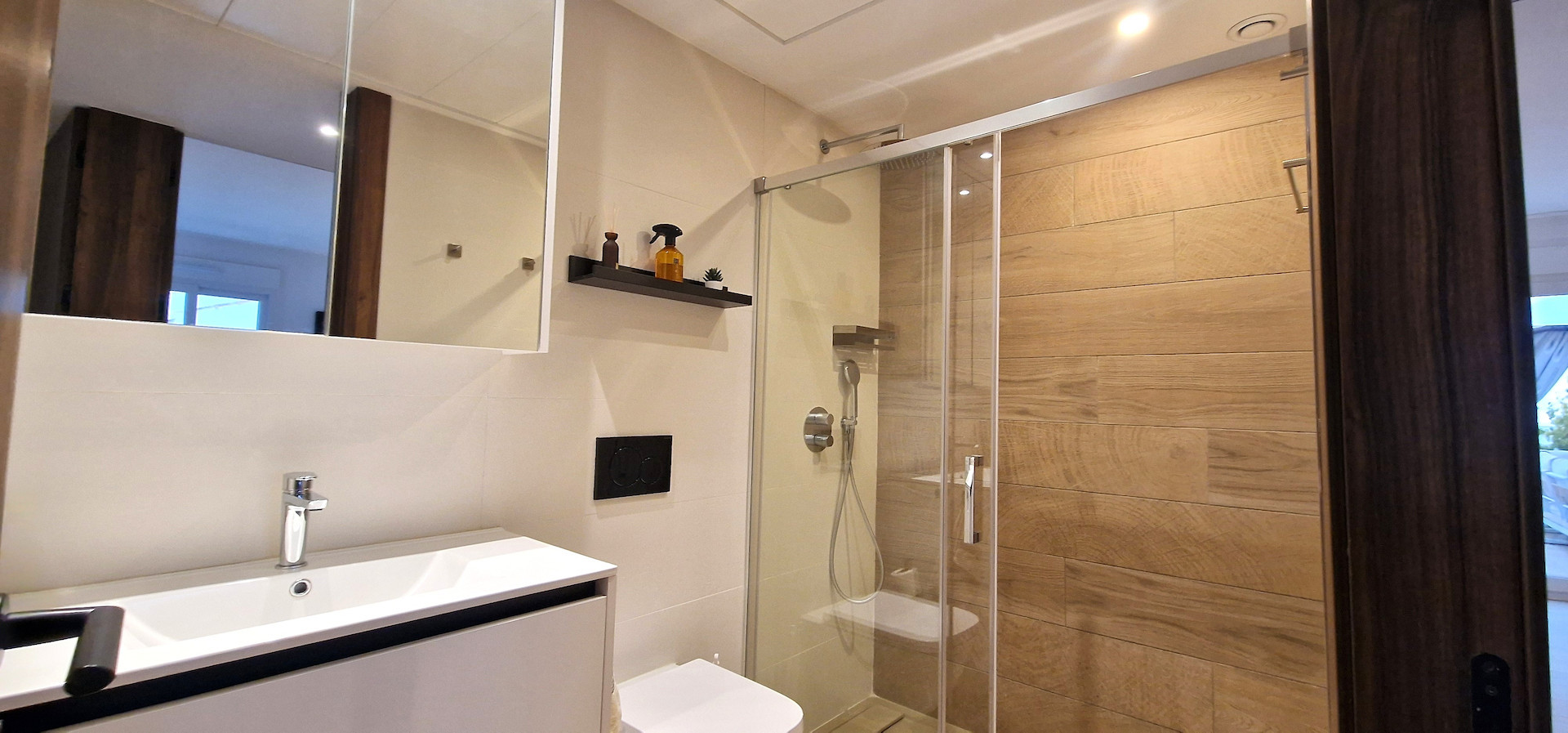Master bedroom in bungalow for sale in Algorfa
