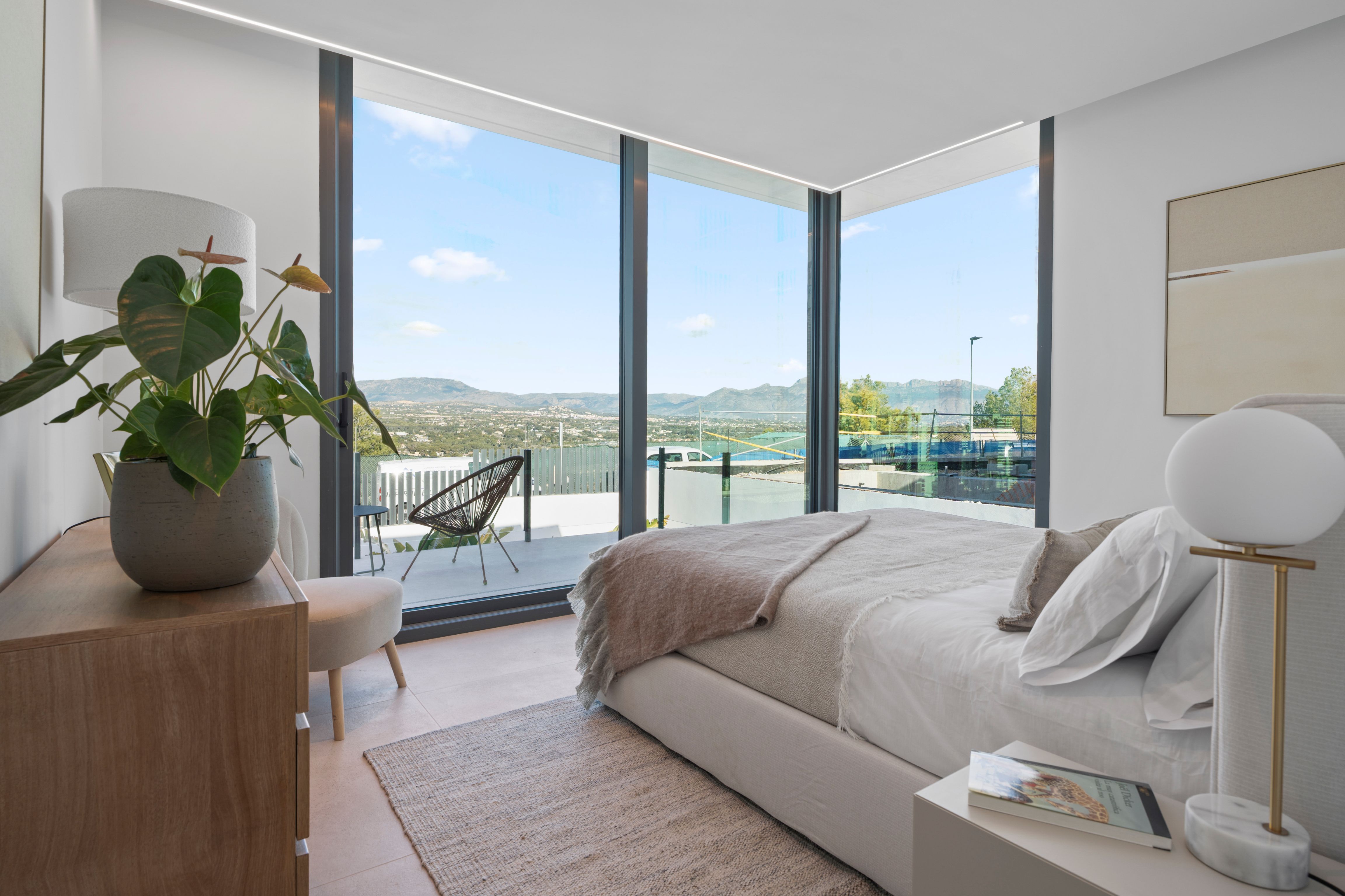 Bedroom in villa for sale in Benidorm