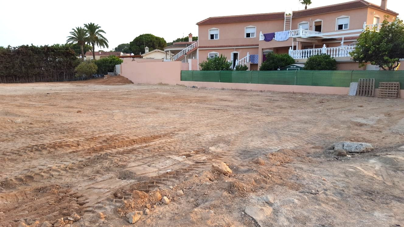 Garden in land for sale in Los Balcones