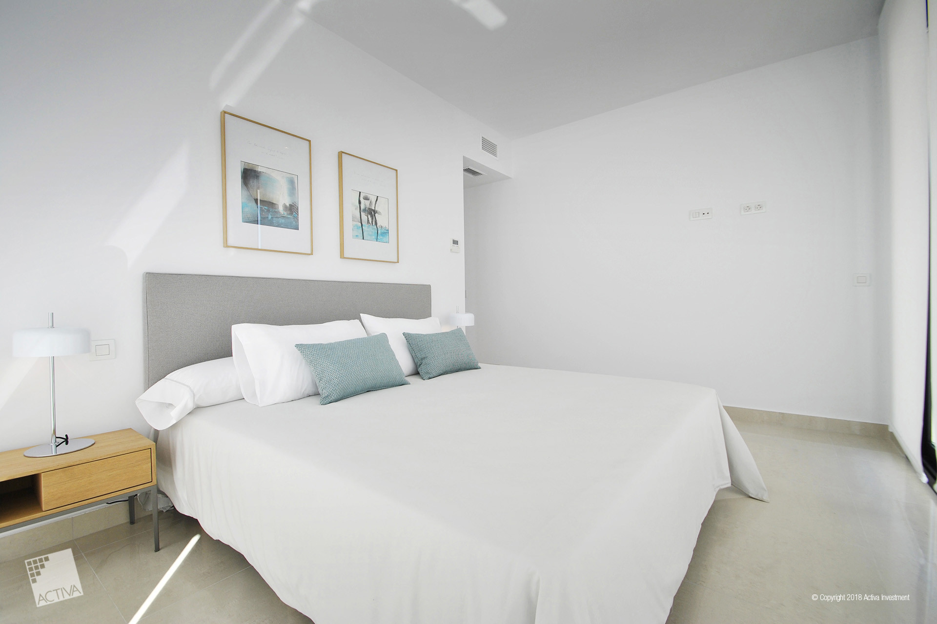 Master bedroom in villa for sale in Rojales
