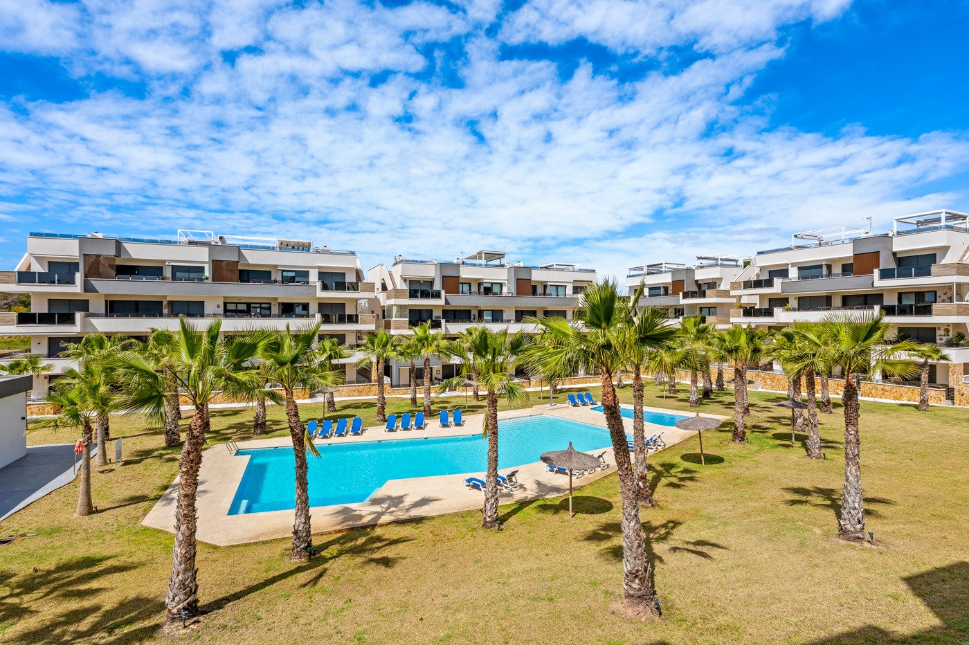 Garden in apartment for sale in Orihuela Costa