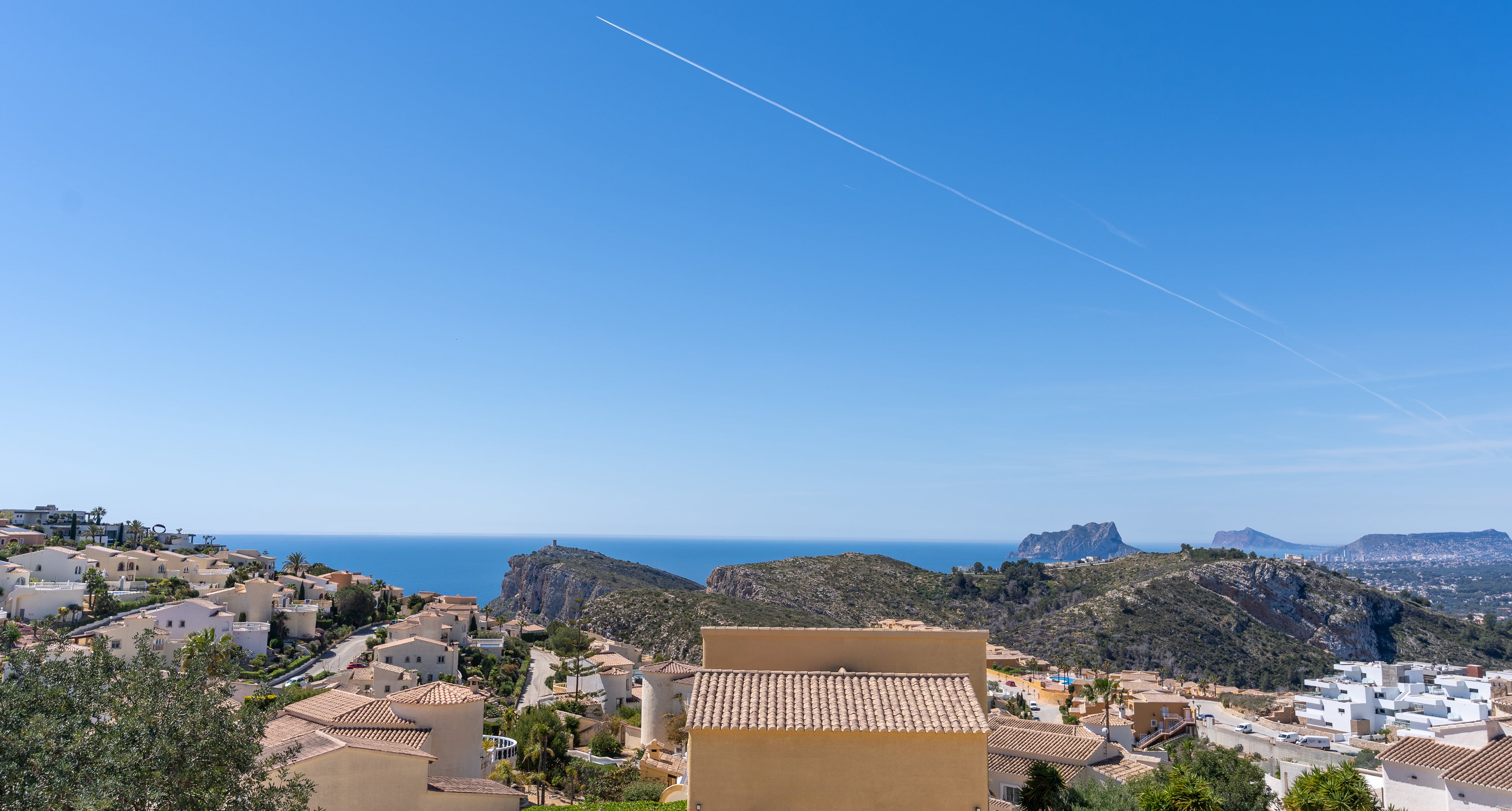 Pool area in villa for sale in Cumbre del Sol