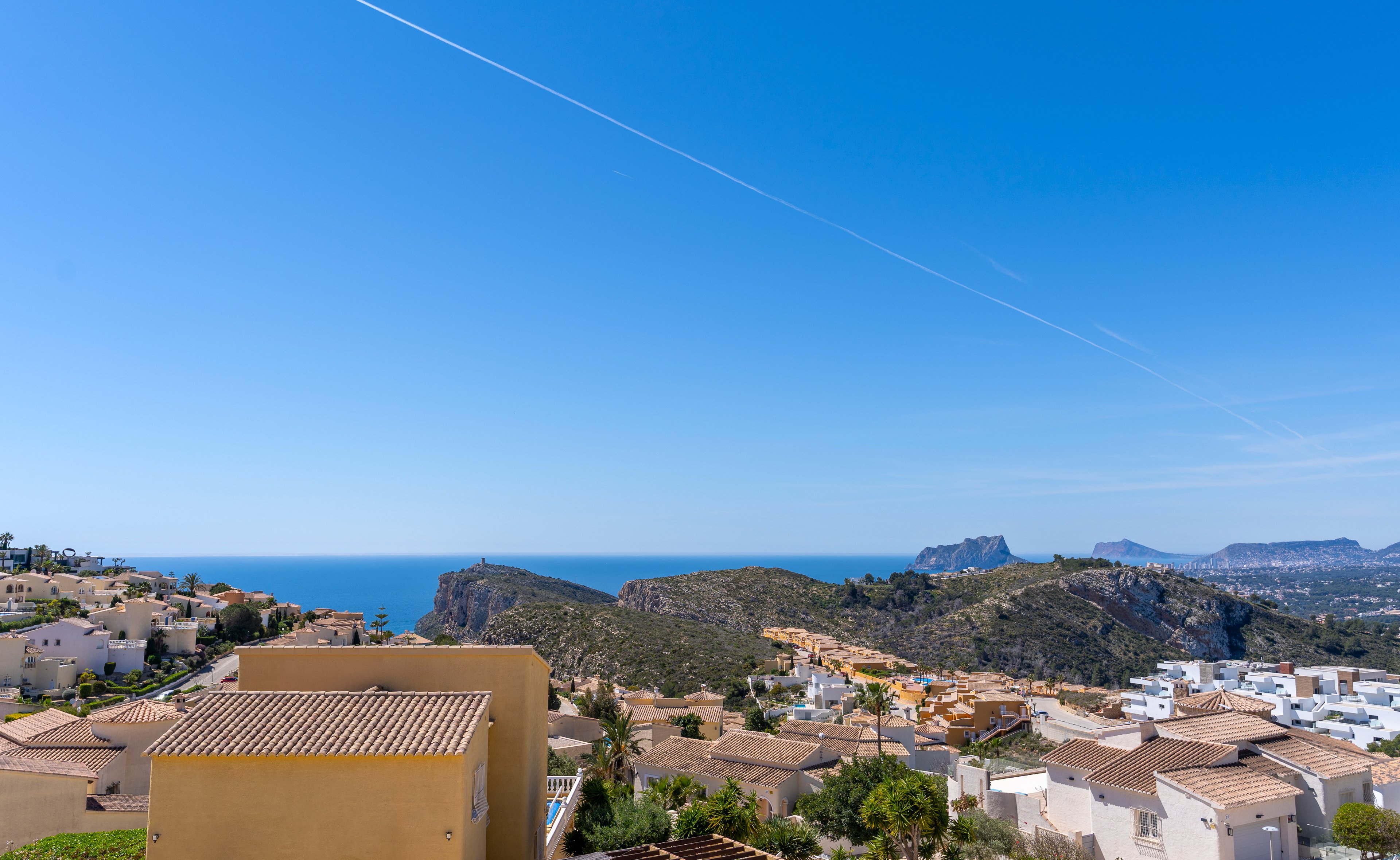 Garden in villa for sale in Cumbre del Sol