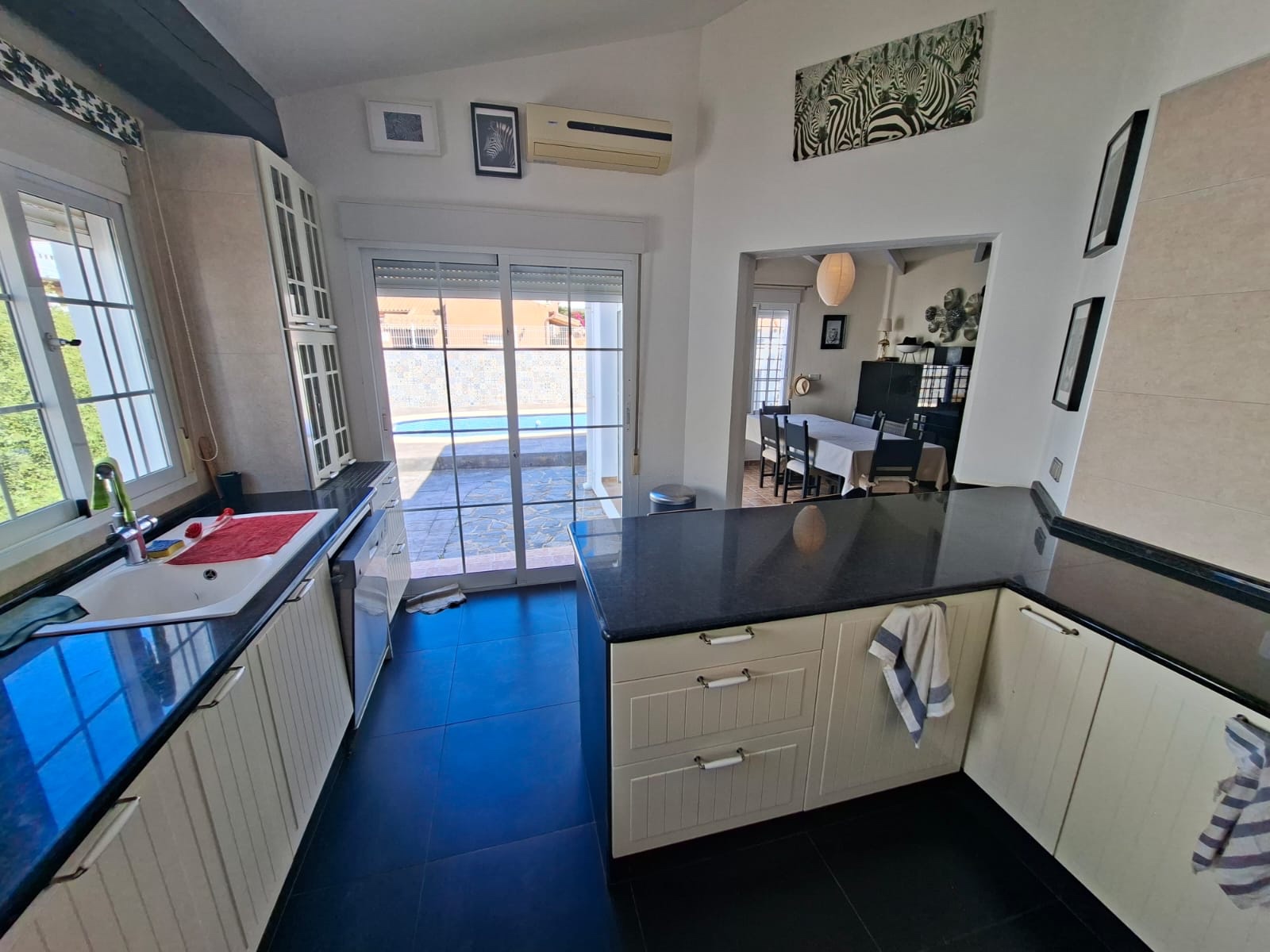 Garden in villa for sale in Fortuna